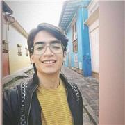 Estudiante de licenciatura español y literatura da clase